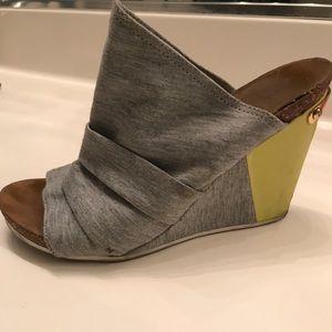 Juicy couture slip on heels size 6